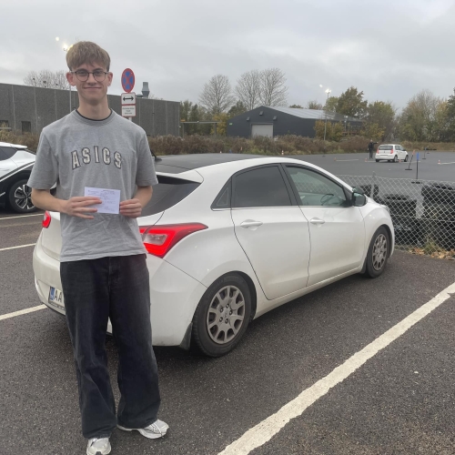 Kørelærer underviser elev fra Herfølge