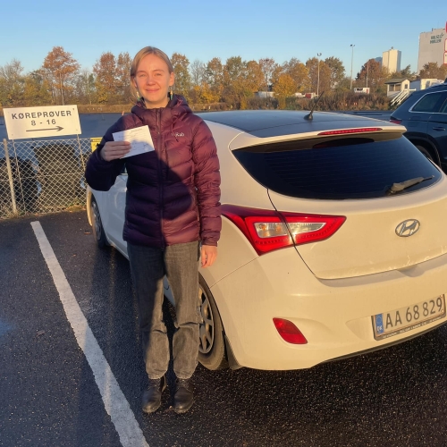 Kørelærer underviser elev fra Lille Skensved